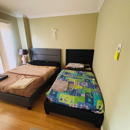 Room With Private Patio Next To Toronto Airport Миссиссага Экстерьер фото