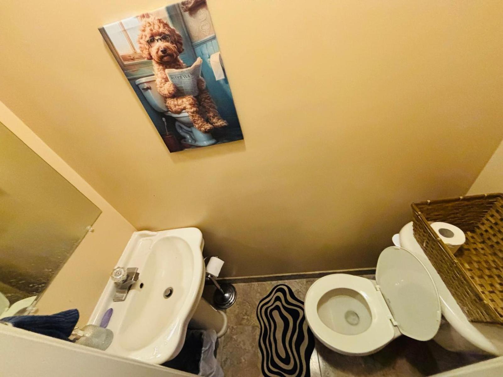 Room With Private Patio Next To Toronto Airport Миссиссага Экстерьер фото
