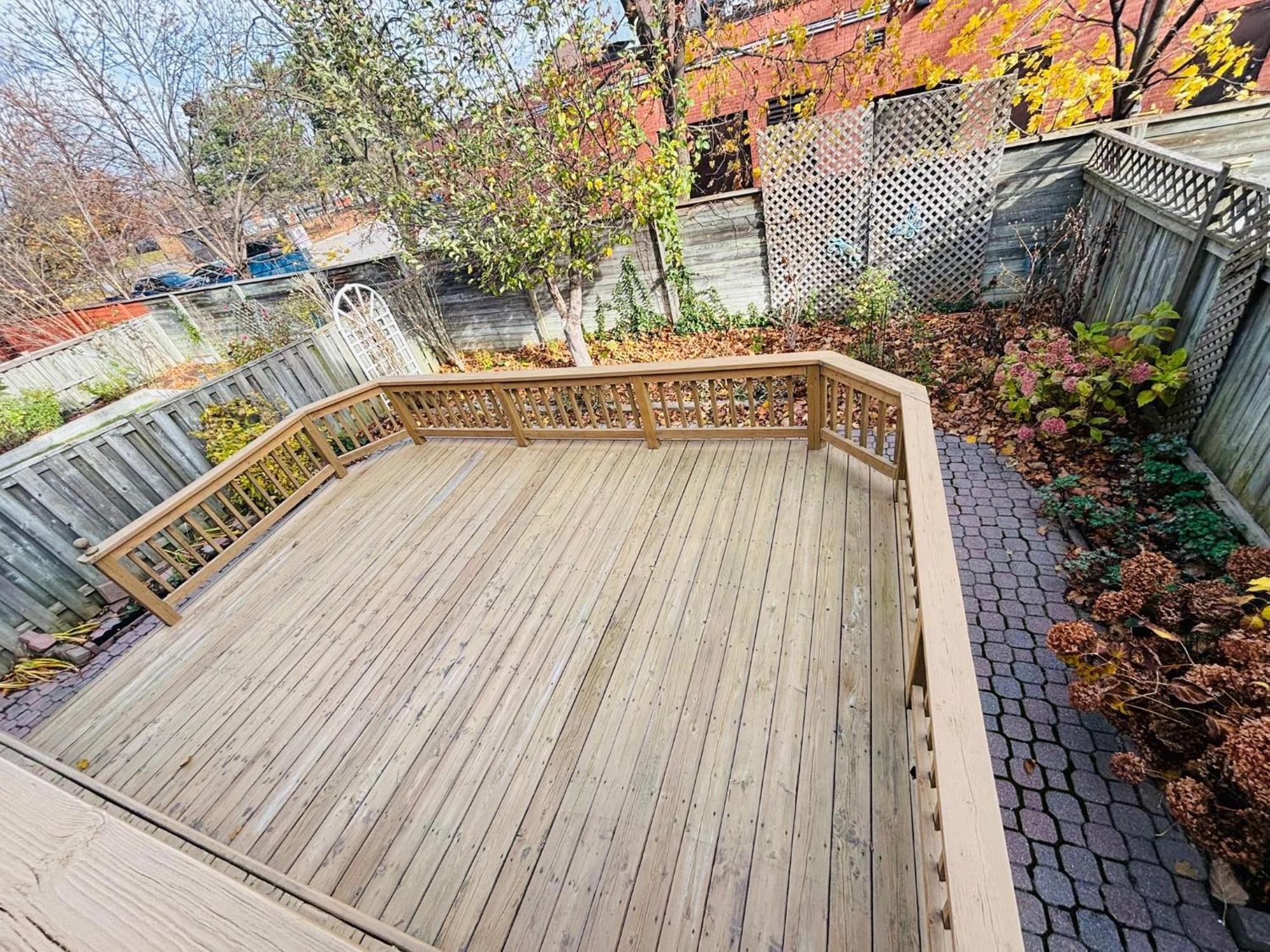 Room With Private Patio Next To Toronto Airport Миссиссага Экстерьер фото